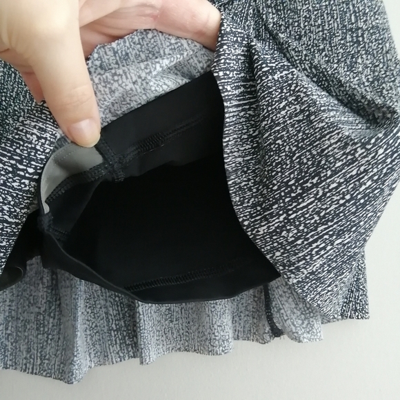 Lululemon Lost In Pace Skirt Skort Pleated Running Tennis White and Black Size 6 - Picture 9 of 16